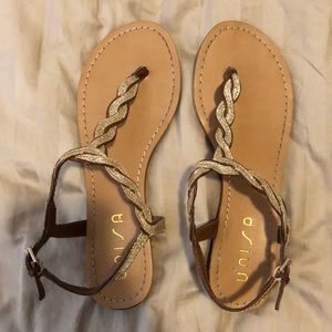 Strappy Gold summer sandals